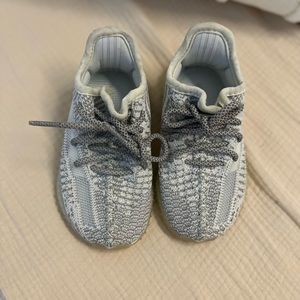 Yezzy toddler sneakers like new sz 7